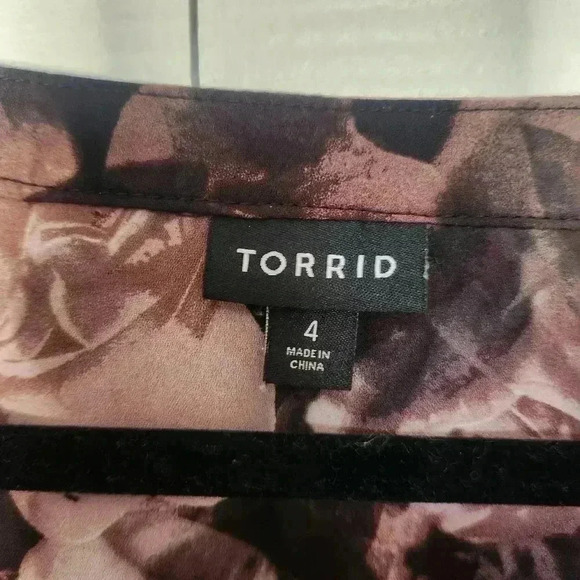 TORRID Georgette Bow Tie Blouse in "Long Stem Rose" Size 4 (26) PtP 29 inches - Picture 10 of 15